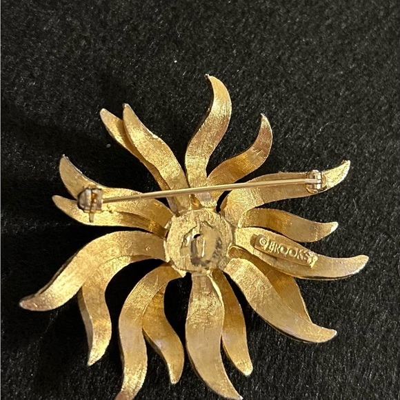 Vintage Gold Tone Flower Brooks Brooch Signed - Picture 5 of 10